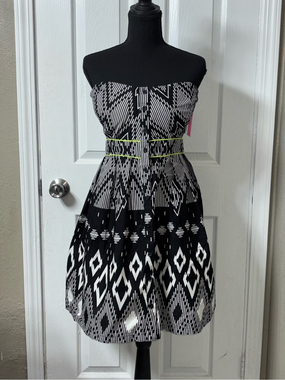 Xhilaration Black and White Strapless Geometric Dress 100% Cotton